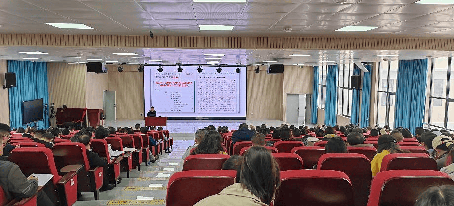 以质量分析倒逼新教材使用落地见效——丘北县举行初中语文质量分析暨新教材培训活动