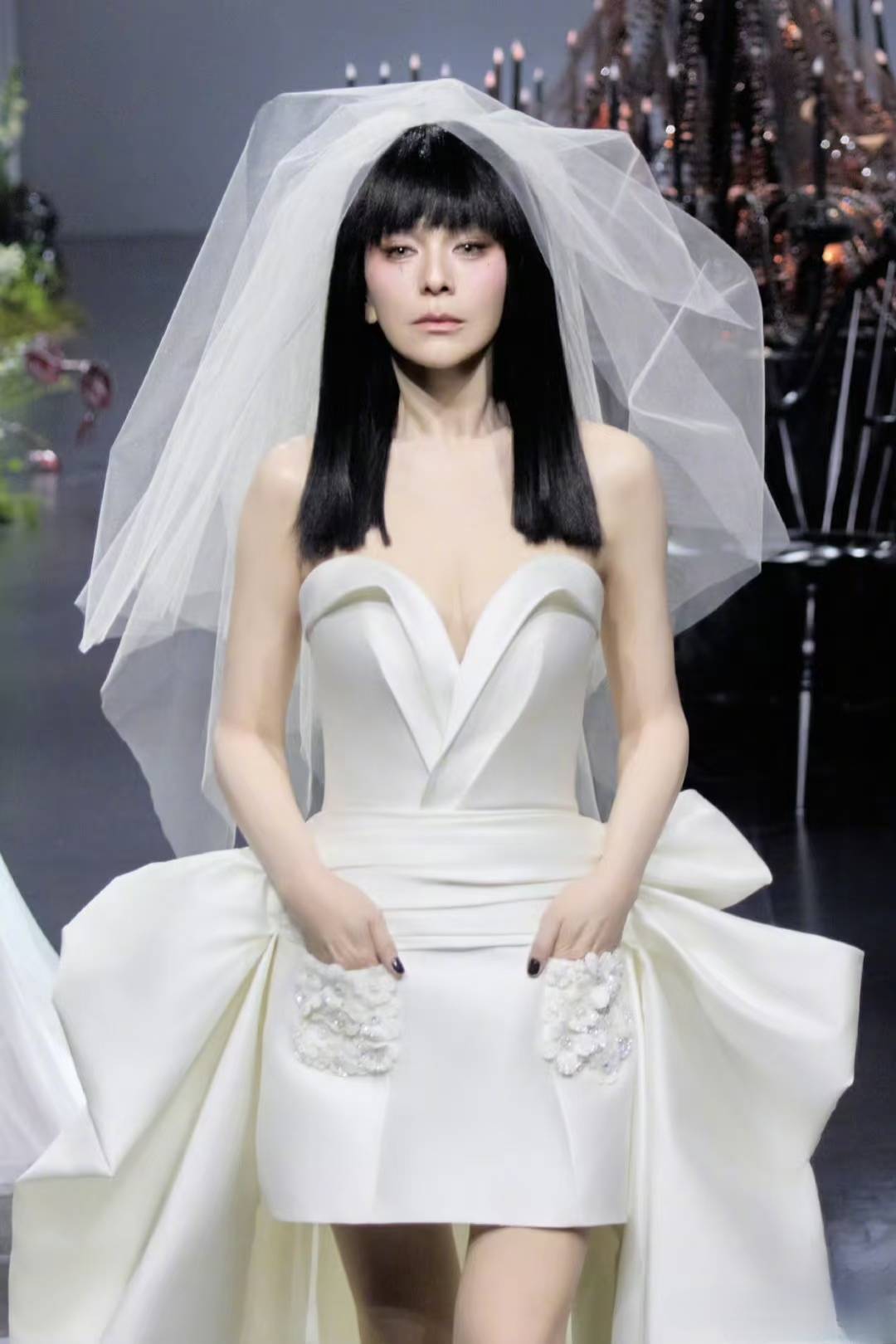 偏心的妈隐身的他，55岁王琳撕开原生家庭伤疤